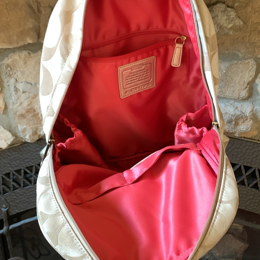 Coach Poppy Backpack 🌺 offers welcomed 💝 - Picture 5 of 9